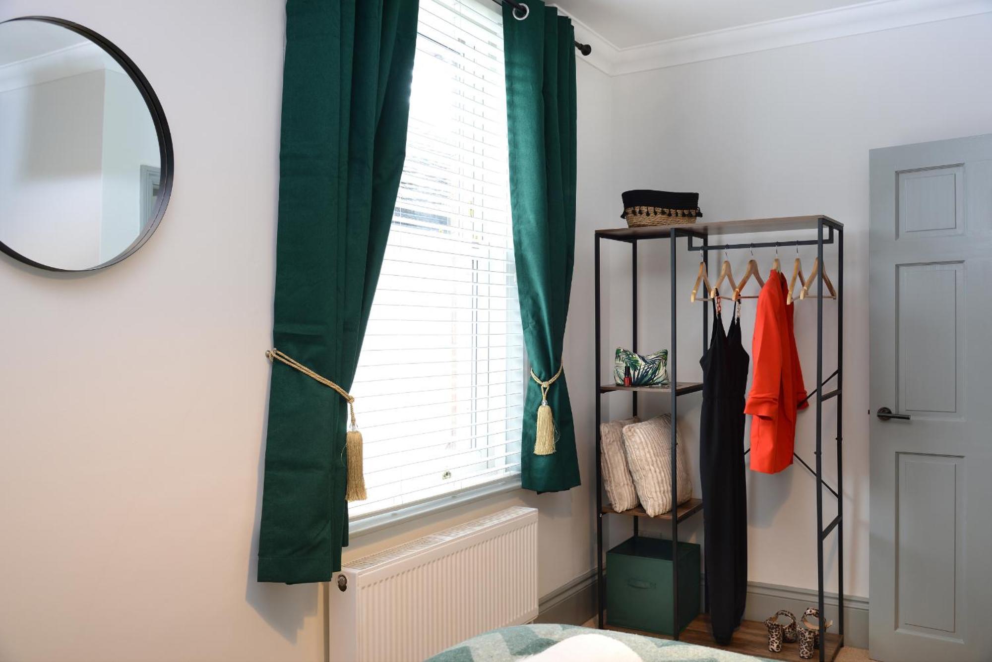 The Old Brewery Boardroom - Winchester City Centre - Unique Property - Free Parking - Sleeps 6 - By Xplus Stays 外观 照片