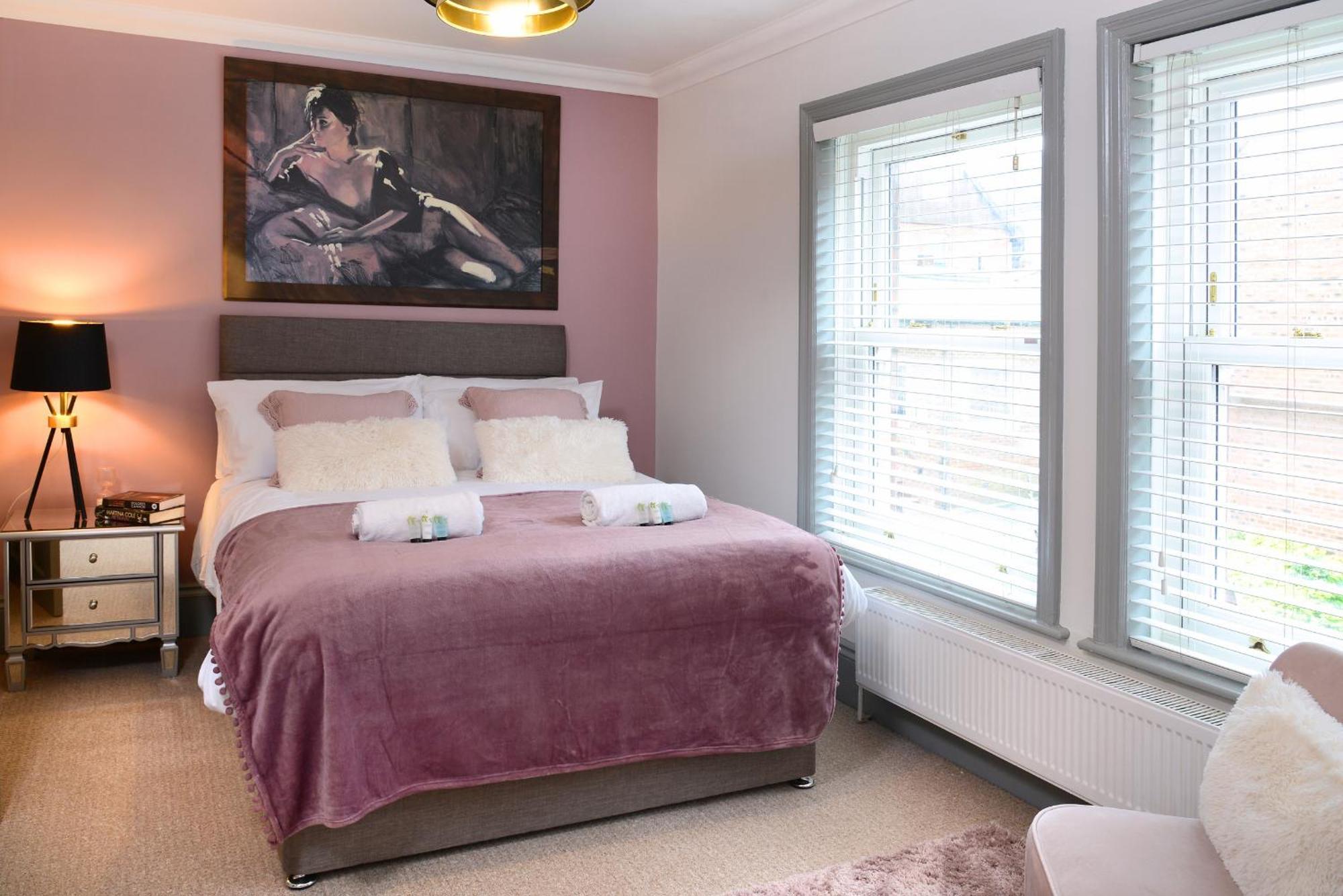 The Old Brewery Boardroom - Winchester City Centre - Unique Property - Free Parking - Sleeps 6 - By Xplus Stays 外观 照片