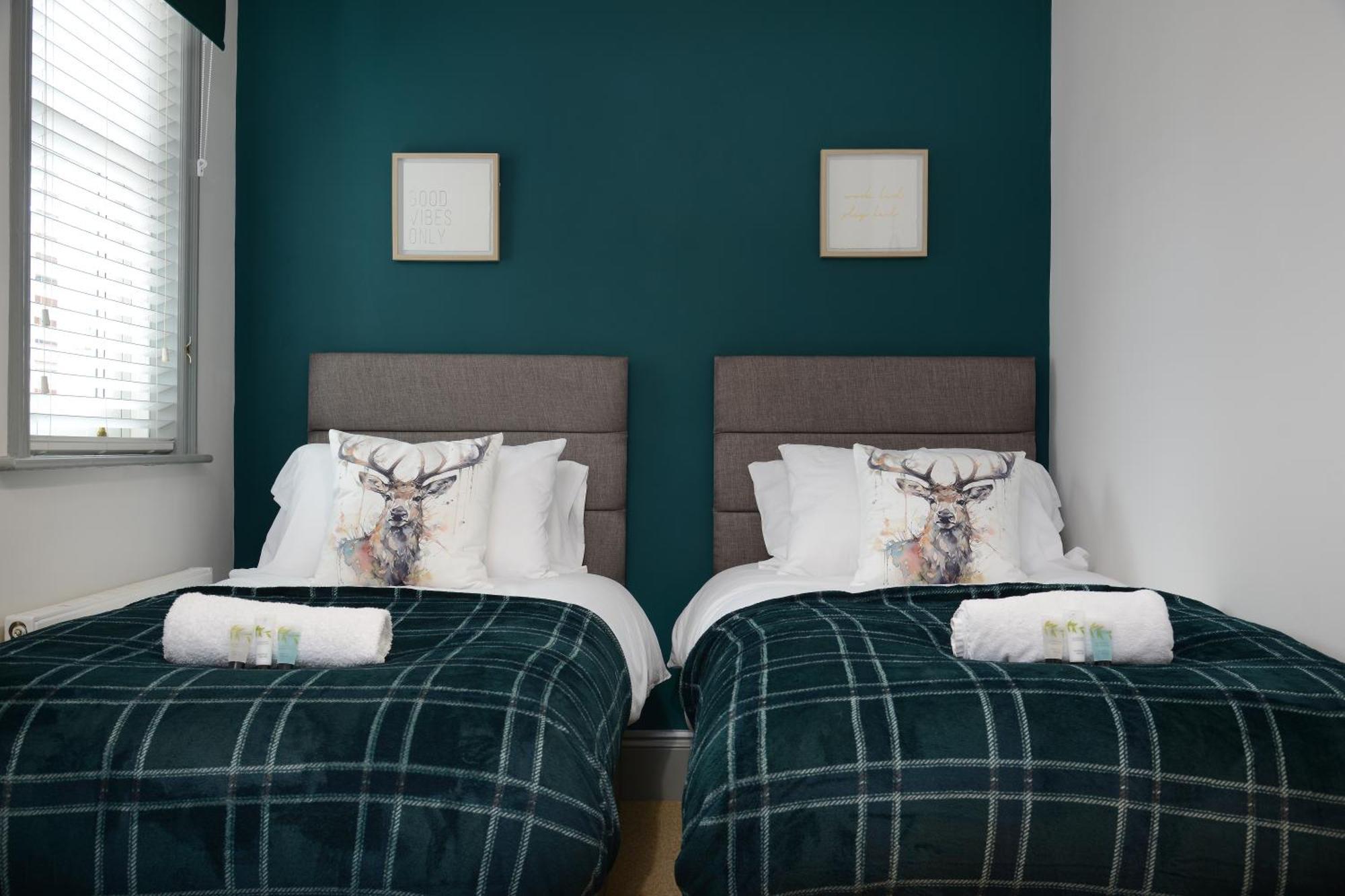 The Old Brewery Boardroom - Winchester City Centre - Unique Property - Free Parking - Sleeps 6 - By Xplus Stays 外观 照片
